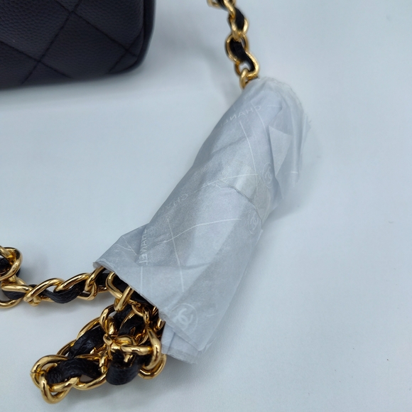 CHANEL Beauty Black Quilted Makeup Bag Bag GWP Gold Vegan Leather Authentic NIP - Picture 4 of 13